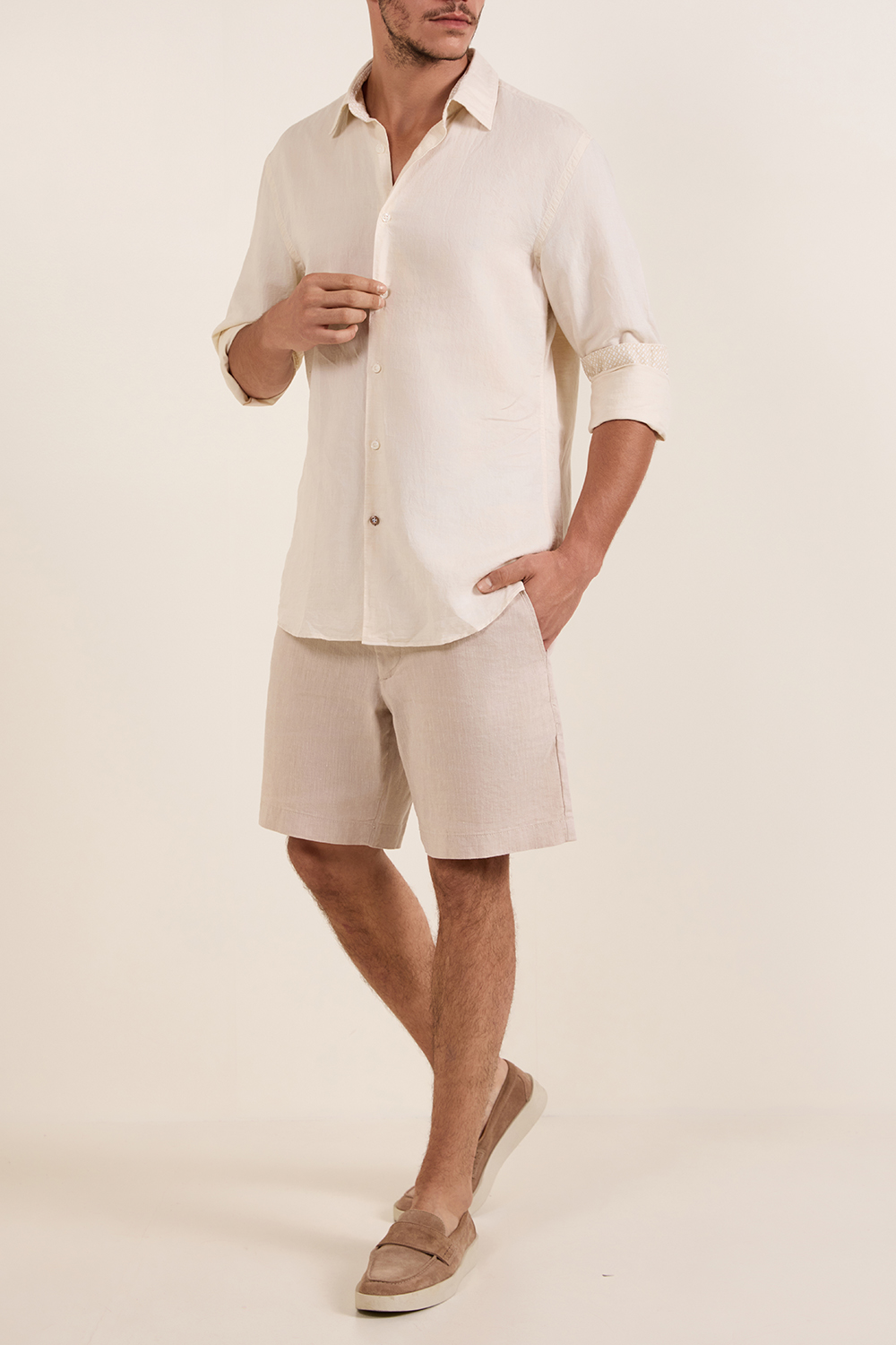 חולצת כפתורים